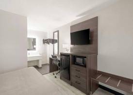 Downtown Inn & Studio Suites 5