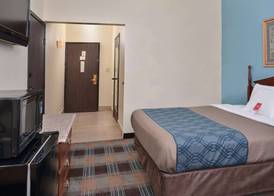 Econo Lodge Inn & Suites Shelbyville 4