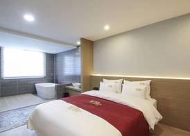 No.1 New Yorker Hotel 4