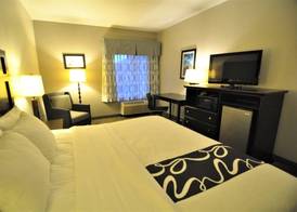 La Quinta by Wyndham Brookshire West Katy 5