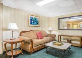 Super 8 by Wyndham Bentonville 3