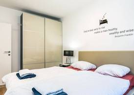 Modern 2bdr Apartment in Old Town- Best Location 2