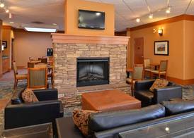 Econo Lodge Inn & Suites University 5