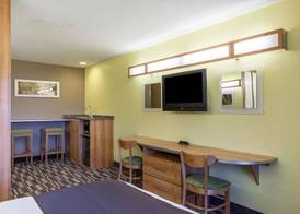 Microtel Inn & Suites by Wyndham Johnstown 4