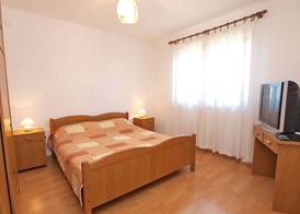 Apartment 909 4