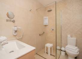 Gillieru Harbour Hotel 4