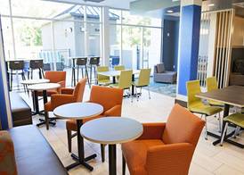 Holiday Inn Express & Suites GREENWOOD MALL by IHG 3
