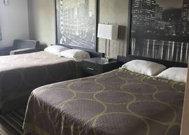 Super 8 by Wyndham Portland Airport 3