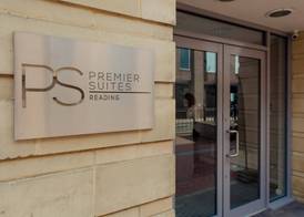 PREMIER SUITES Reading 4