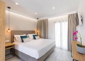 V Luxury Suites 4