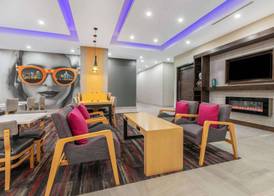 La Quinta Inn & Suites by Wyndham Lewisville 3