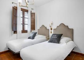 Limehome Granada Calle Sta. Ana 4
