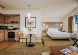 Executive Suites Hotel and Resort, Squamish 5