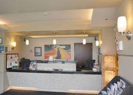 Days Inn & Suites by Wyndham Milwaukee 2