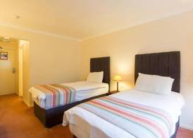 The Devil's Punchbowl Hotel 5