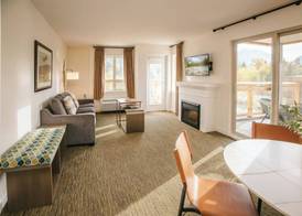 Executive Suites Hotel and Resort, Squamish 3