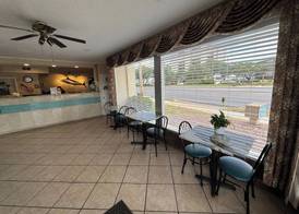 Hole Inn the Wall Hotel - Fort Walton Beach - Sunset Plaza - nearby Beaches & Hurlburt 2