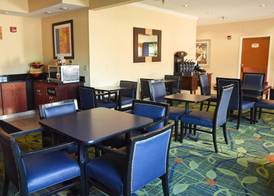 AmericInn by Wyndham Topeka 4