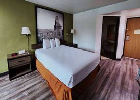 Super 8 by Wyndham Austin North/University Area 4