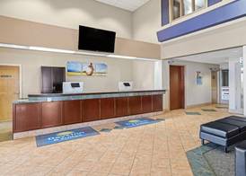 Days Inn & Suites by Wyndham Winkler 2