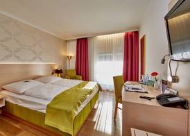 Hotel am Badersee 5