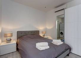 Idyllic Apartment Just off the Promenade 2