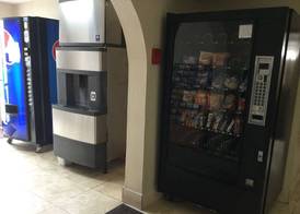 Super 8 by Wyndham Indianapolis Emerson 2