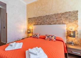Alis Laura Guest House - 10 mins to Colosseum, Modern & Near Metro 2
