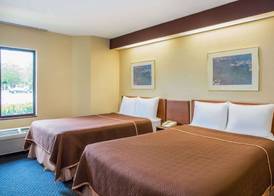 Travelodge by Wyndham Fort Myers Airport 4
