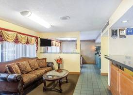 Econo Lodge Inn & Suites Murfreesboro Shopping District 5