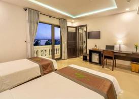 Hotel Front Beach 5