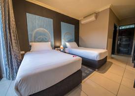 Dolphin Suites 4