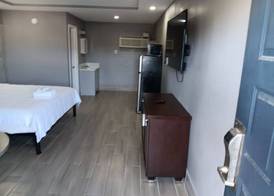 Budget Inn East 5