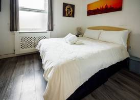 Ensuite1 Woodhouse private bath 2kitchen 2