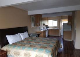 Townhouse Inn & Suites 2