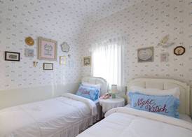 Kitsch Hotel 5