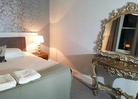 McInnes House rooms with breakfast 3