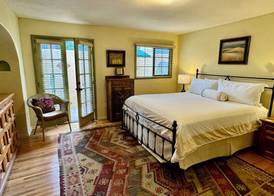 Blue Iguana Inn 5