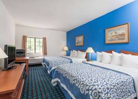Days Inn & Suites by Wyndham Cambridge 3