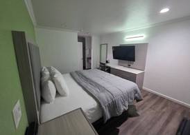 The Aqua Pacific Hotel 4