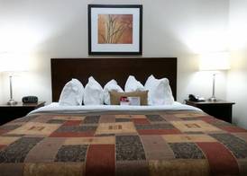 Ramada by Wyndham Weyburn 5
