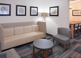 Holiday Inn Express & Suites SIOUX FALLS AT EMPIRE MALL by IHG 2
