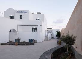 Tristhenia 2