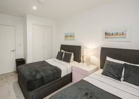 Stunning 3-bed Apartment in London 5