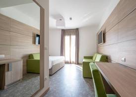 HOTEL TRILAGO 4
