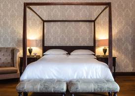 Under Oaks Guesthouse 2