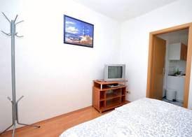 Apartments and Rooms Mare 2