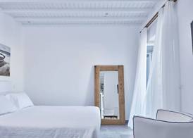 Mykonos Waves Beach House & Suites 3