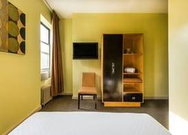 Comfy 2 bedroom apartment on Central Park West 4