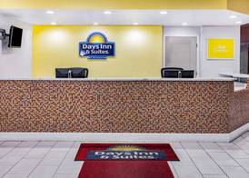 Days Inn & Suites by Wyndham Colonial 2